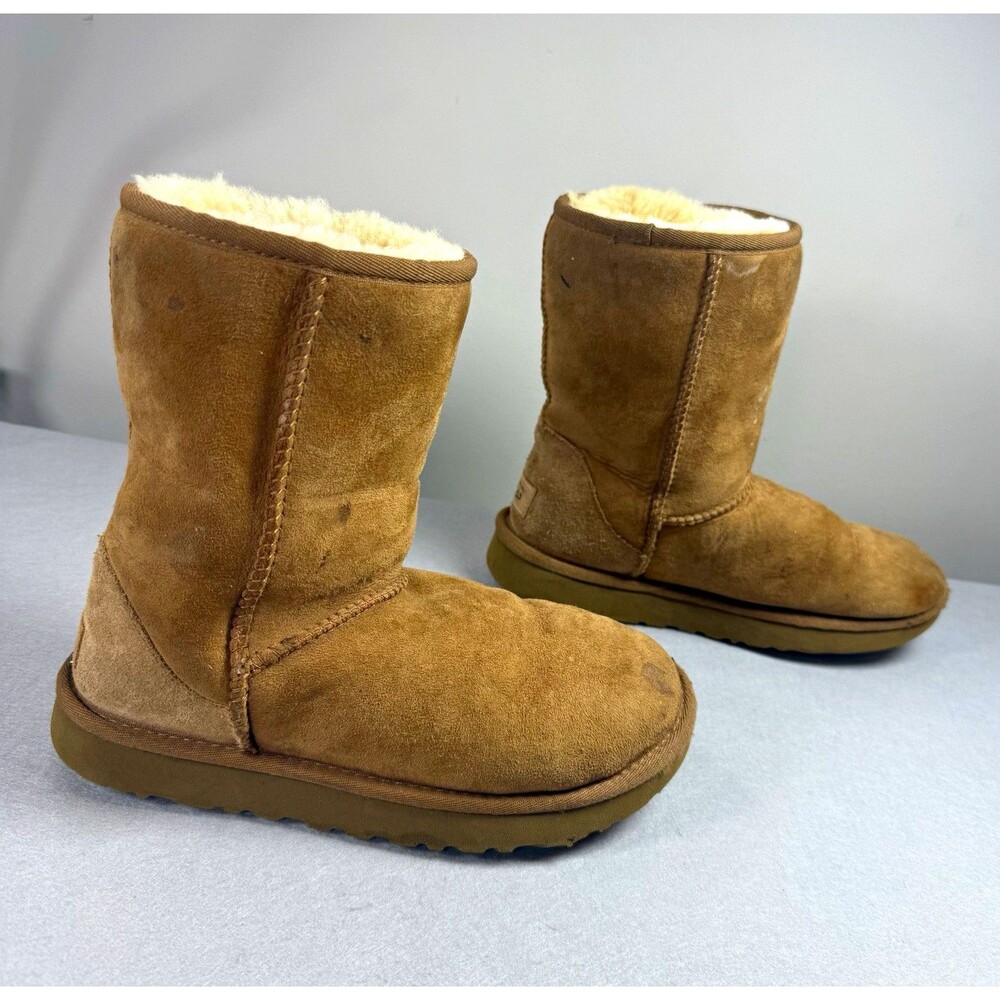 UGG Classic Short II Chestnut Brown Suede Sheepskin Boots Womens US 6 EU 37